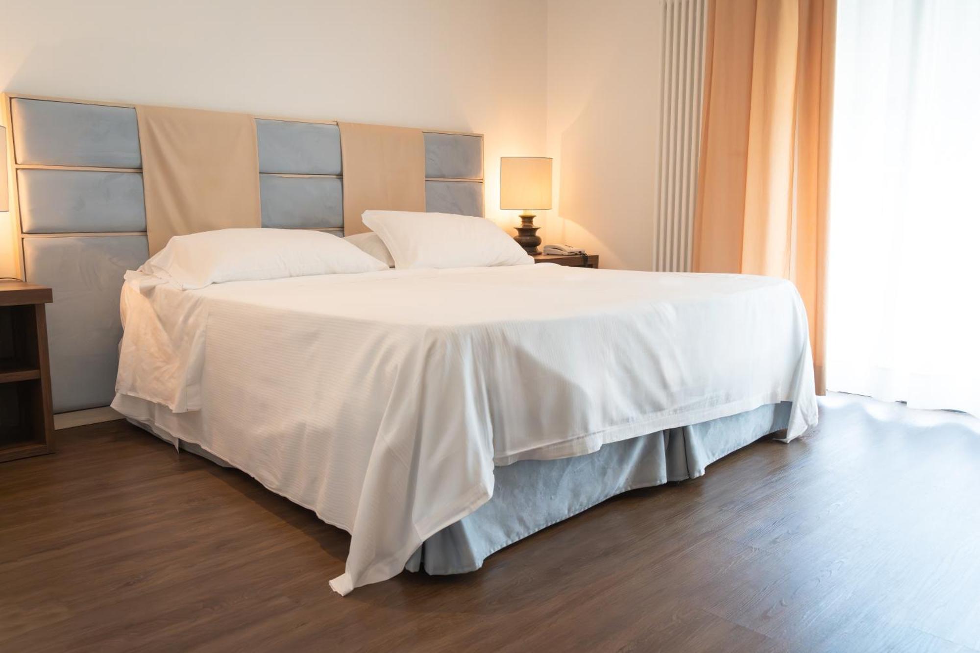 Universal Terme 4*
